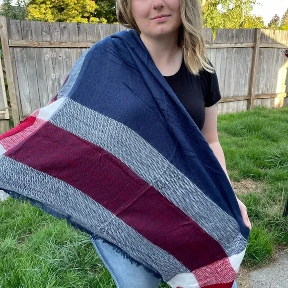 Color Block Blanket Scarf - Burgundy/Navy - Picture 2 of 3